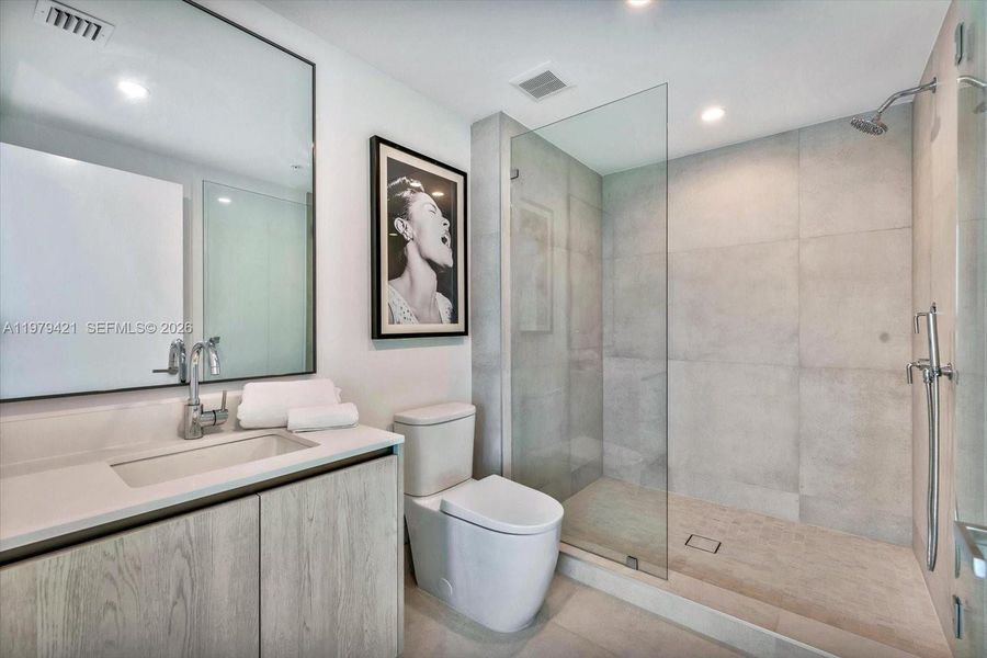 Furnished interior view inside a new home in , Bal Harbour (Image 29).