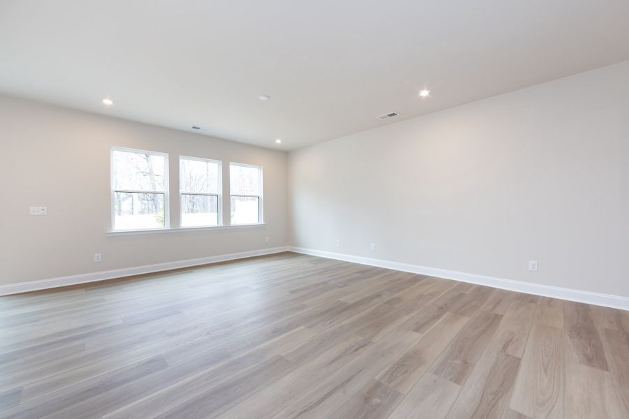 Spacious, unfurnished interior of a new home in Southbridge, Fort Mill (Image 29).
