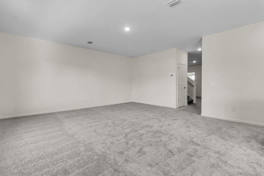 Spacious, unfurnished interior of a new home in Castlewood South, Taylor (Image 10).