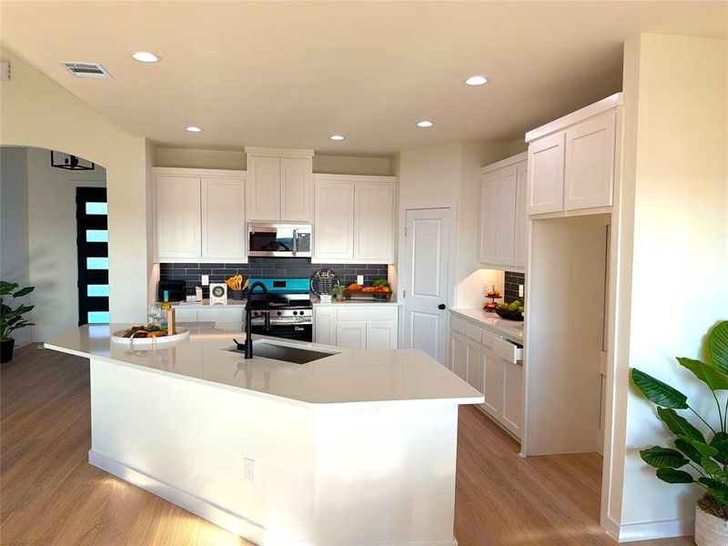 Furnished interior view inside a new home in , Waxahachie (Image 17).