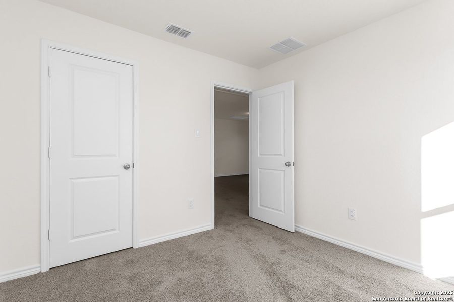 Spacious, unfurnished interior of a new home in Spanish Trails Villas, San Antonio (Image 13).