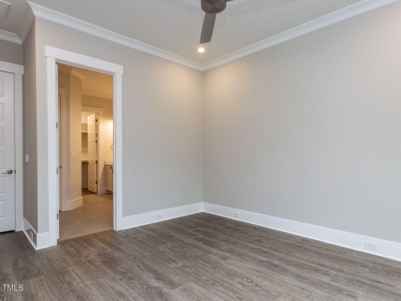 021-1280x960-primary-bedroom