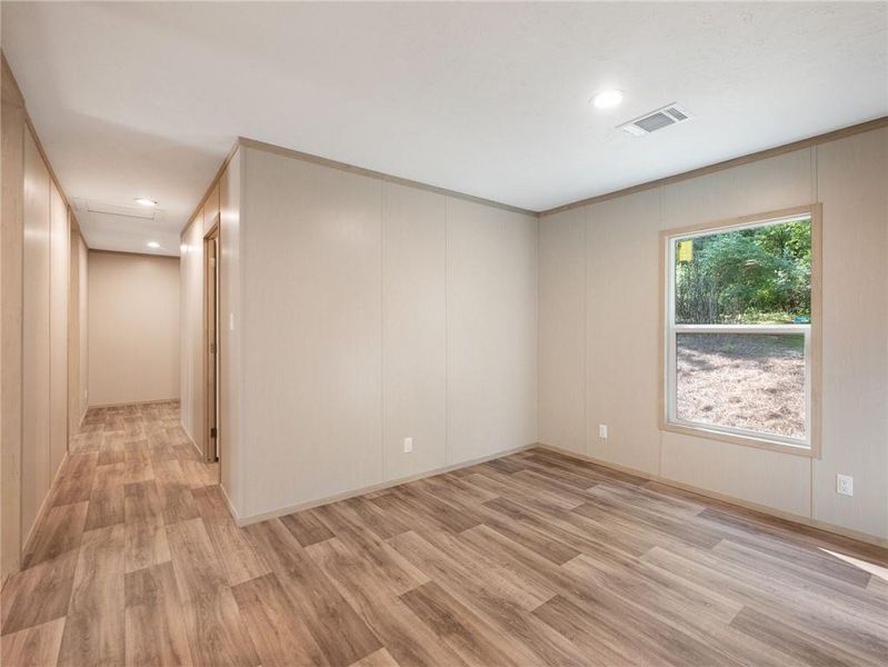 Spacious, unfurnished interior of a new home in , Gainesville (Image 35).