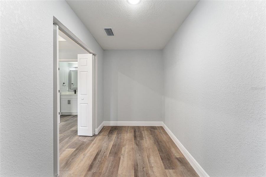 Spacious, unfurnished interior of a new home in , Dunnellon (Image 40).