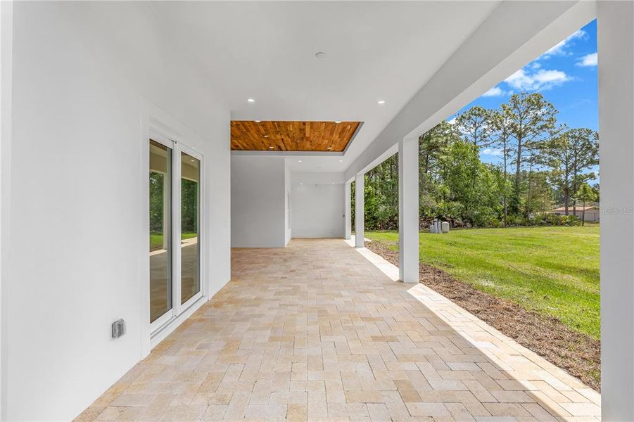 Exterior details and patio area of a home in , Orlando (Image 27).
