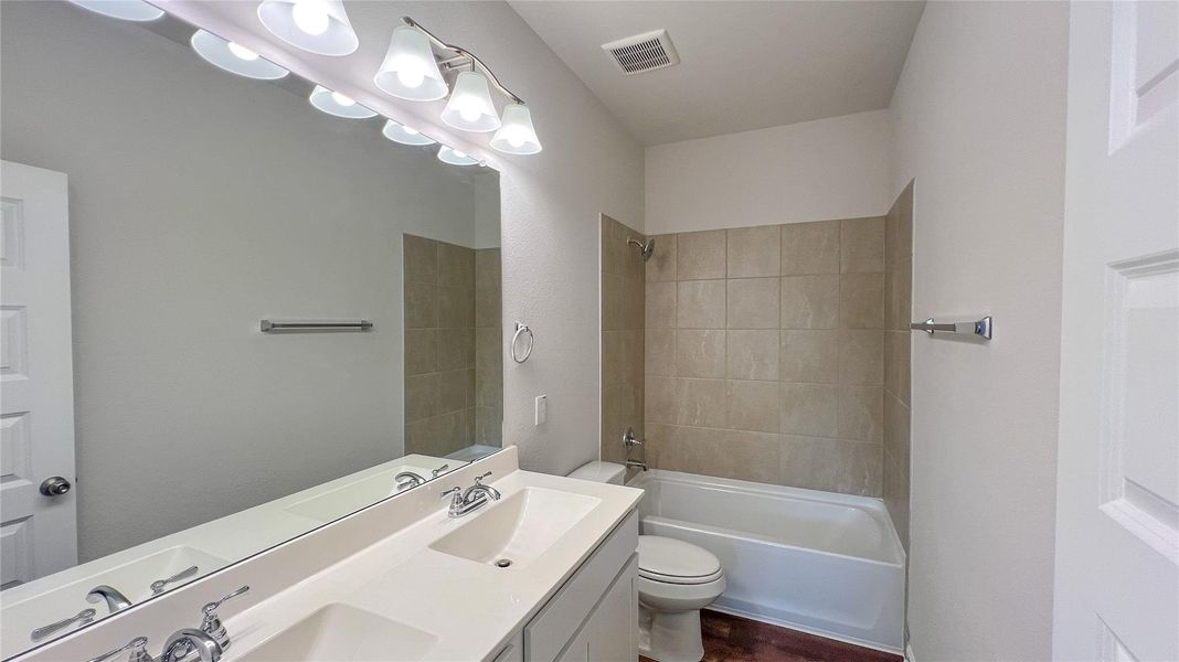 The Mockingbird II- Hall Bath.