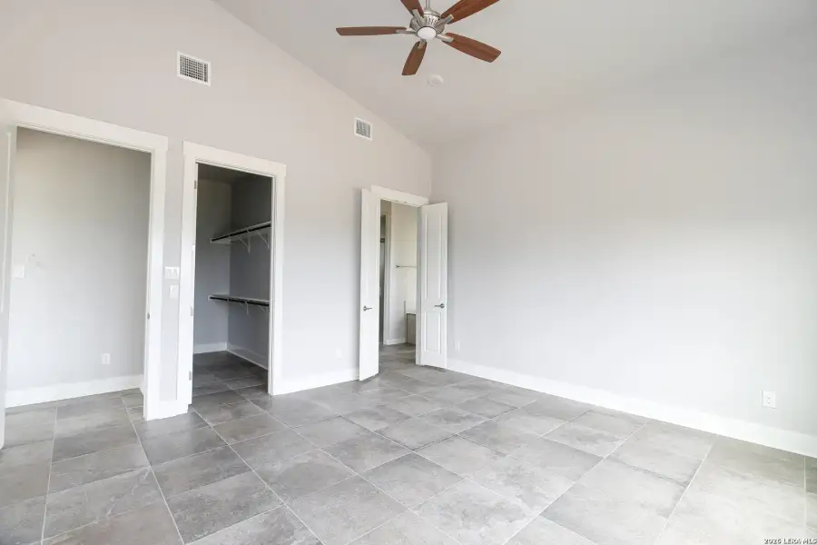 Spacious, unfurnished interior of a new home in , Selma (Image 26).