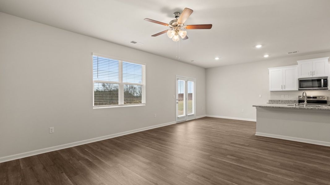 Spacious, unfurnished interior of a new home in Captain's Corner, Grovetown (Image 14).