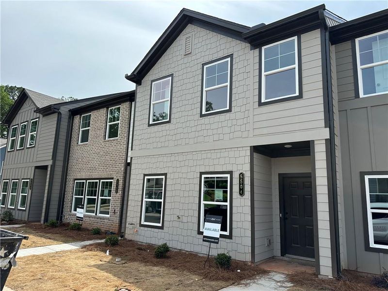 Exterior details and patio area of a home in Laurelwood, Douglasville (Image 3).