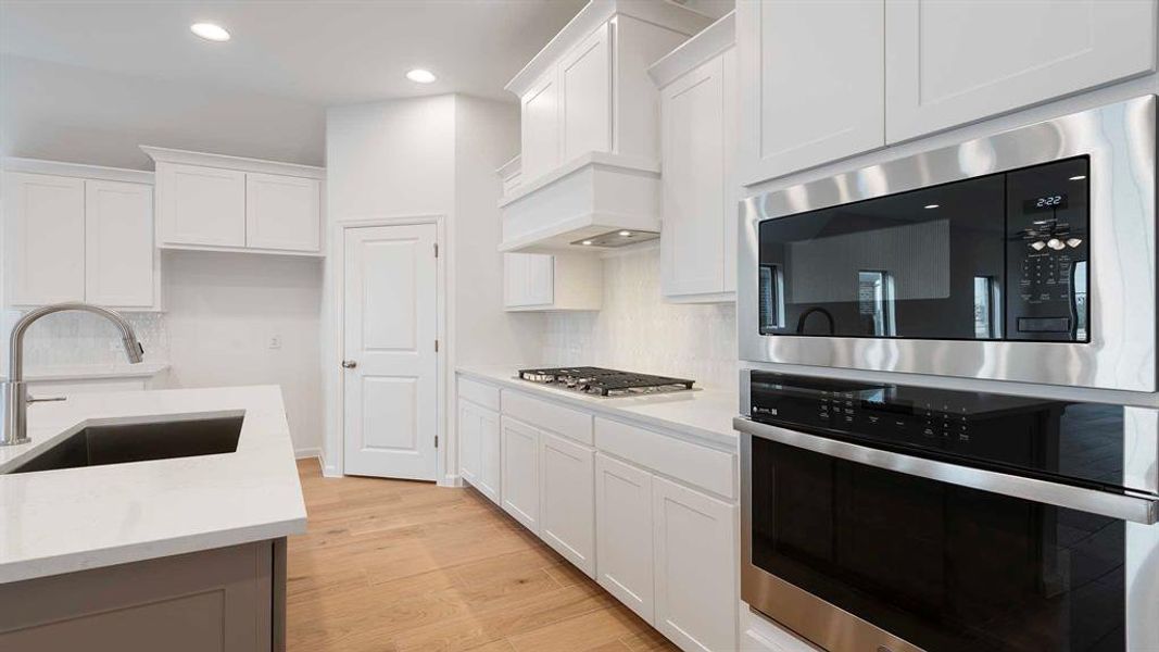 Furnished interior view inside a new home in Avondale, Fate (Image 9).