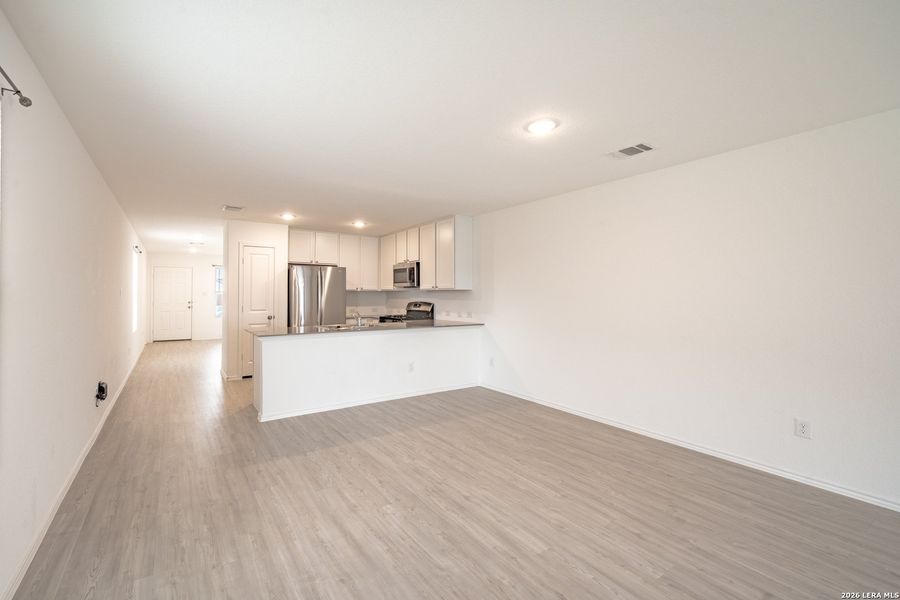 Spacious, unfurnished interior of a new home in Waterwheel, San Antonio (Image 20).