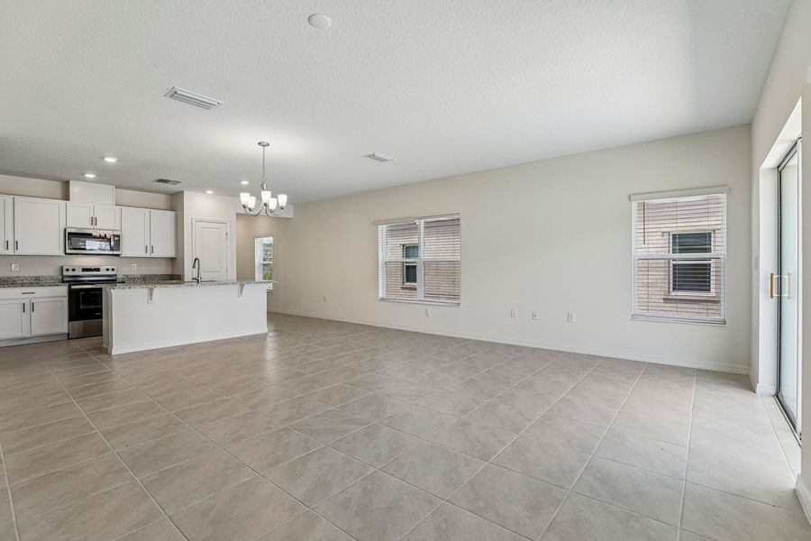 Spacious, unfurnished interior of a new home in Reserve at Forest Lake Townhomes, Lake Wales (Image 12).