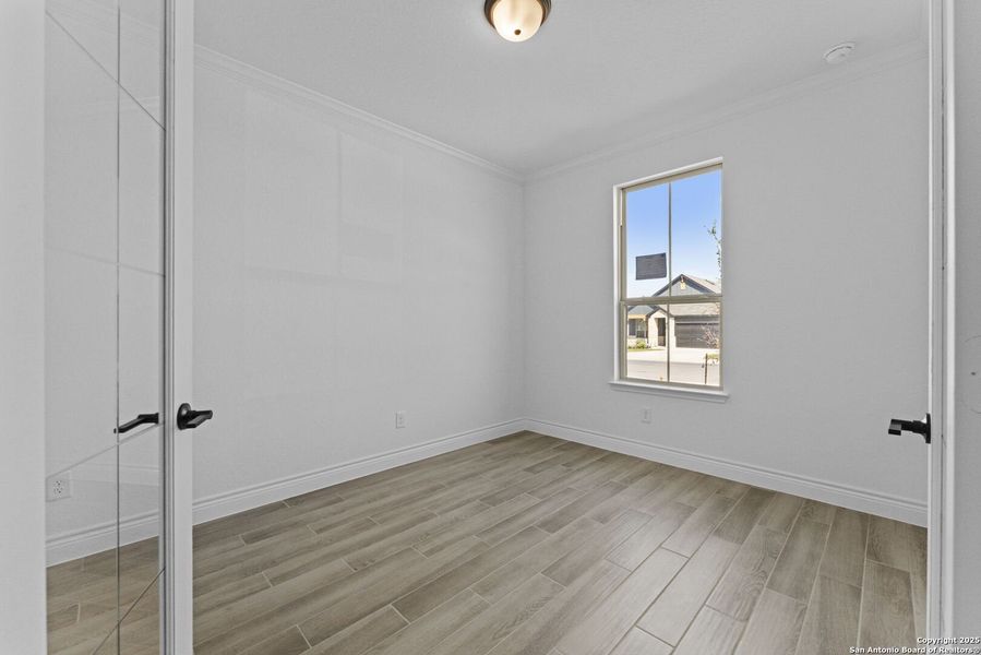 Spacious, unfurnished interior of a new home in Lily Springs, Seguin (Image 16).