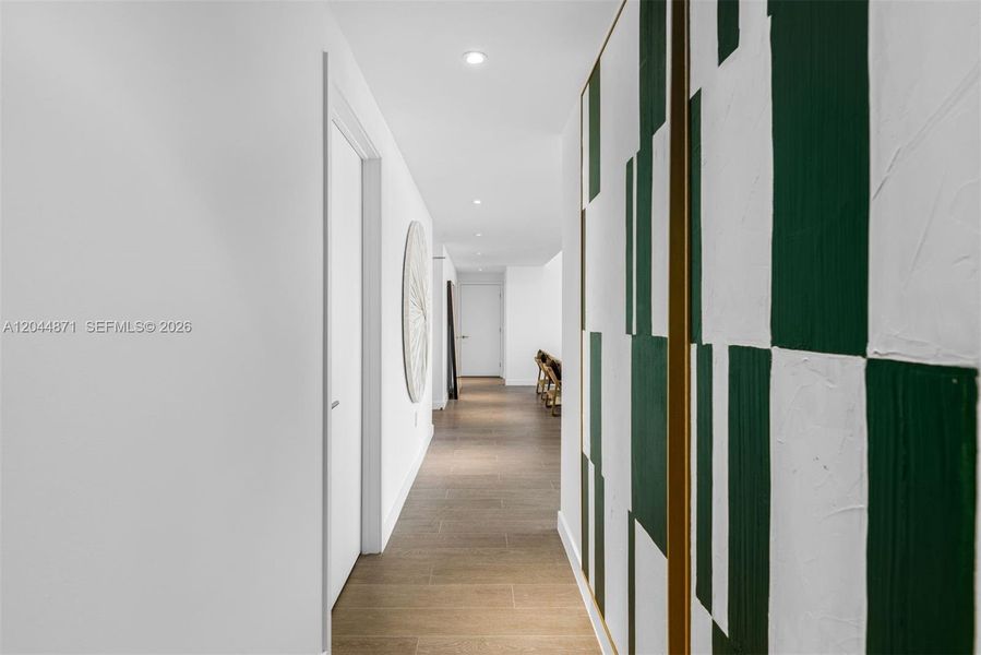 Spacious, unfurnished interior of a new home in , Miami Beach (Image 20).