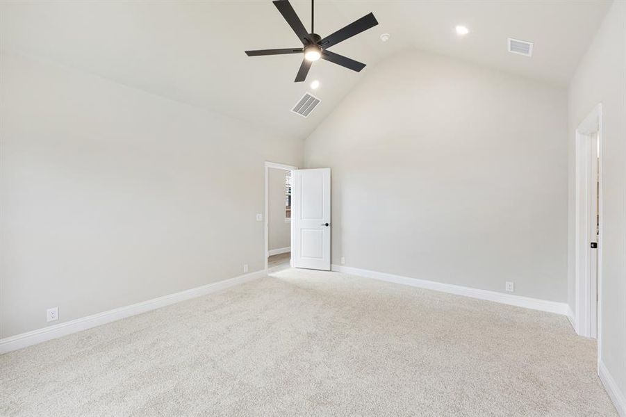 Spacious, unfurnished interior of a new home in Star Ranch, Godley (Image 27).