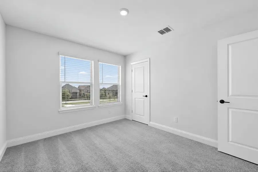 Spacious, unfurnished interior of a new home in Cross Creek Meadows, Celina (Image 25).