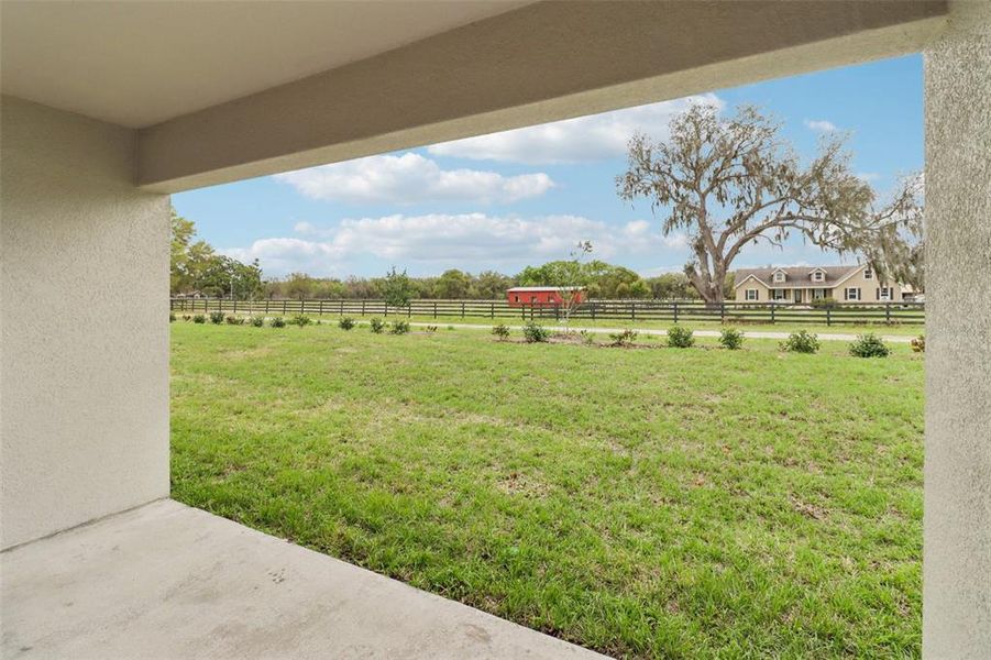 Exterior details and patio area of a home in Sumter Villas, Sumterville (Image 3).