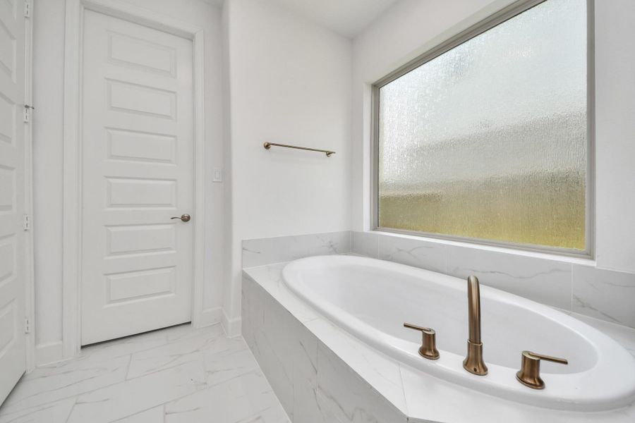Well-appointed bathroom featuring modern finishes.