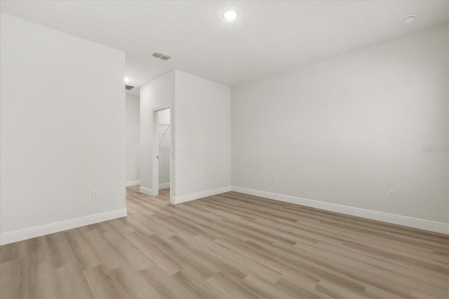 Spacious, unfurnished interior of a new home in , Ocala (Image 32).