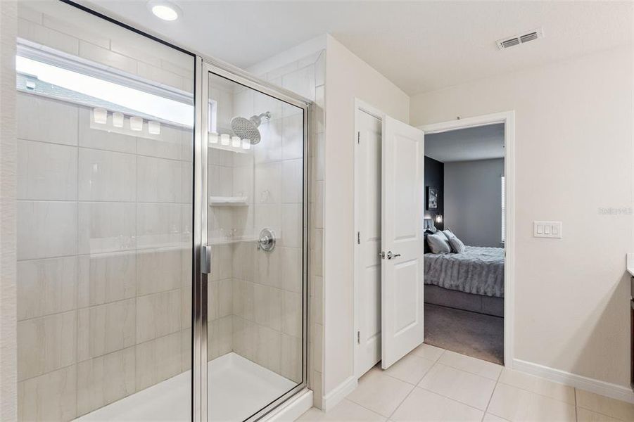 Furnished interior view inside a new home in , Clermont (Image 24).