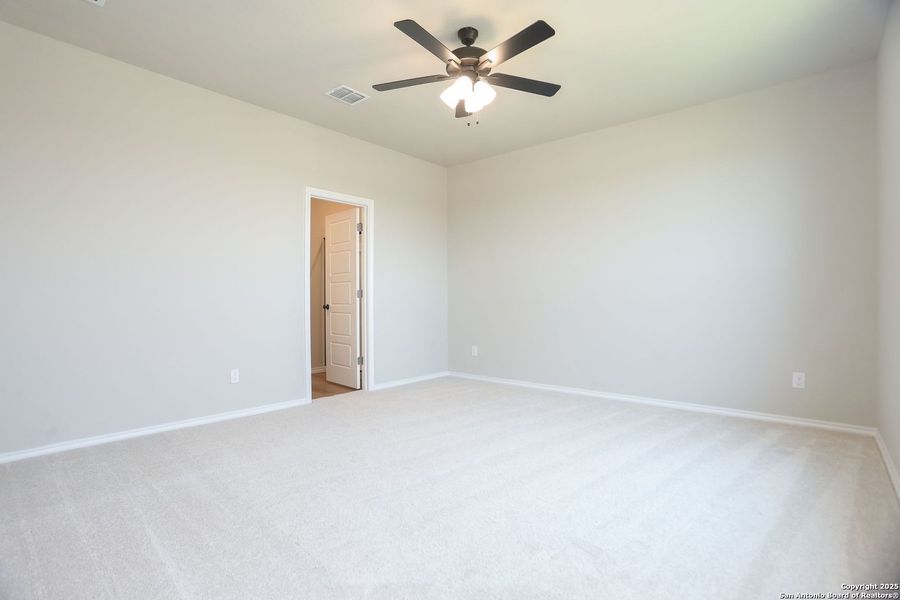 Spacious, unfurnished interior of a new home in Fairway Crossing 40s, San Antonio (Image 27).