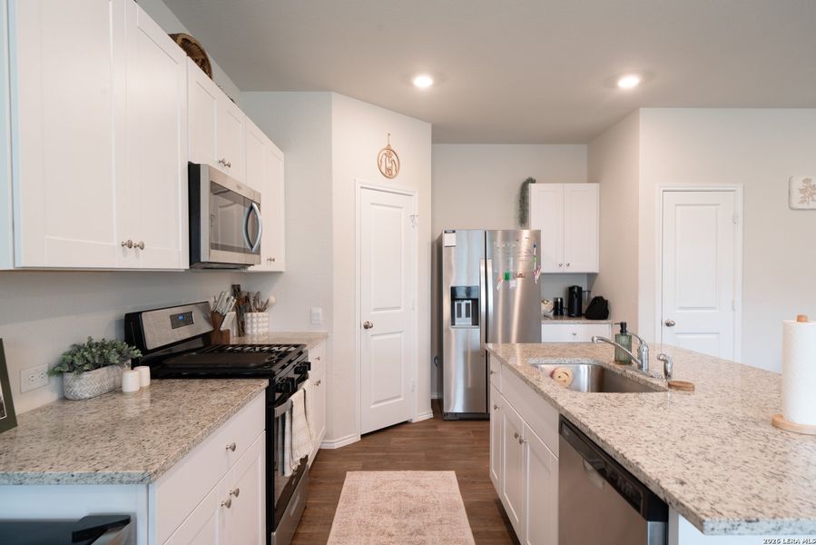 Furnished interior view inside a new home in , Floresville (Image 16).