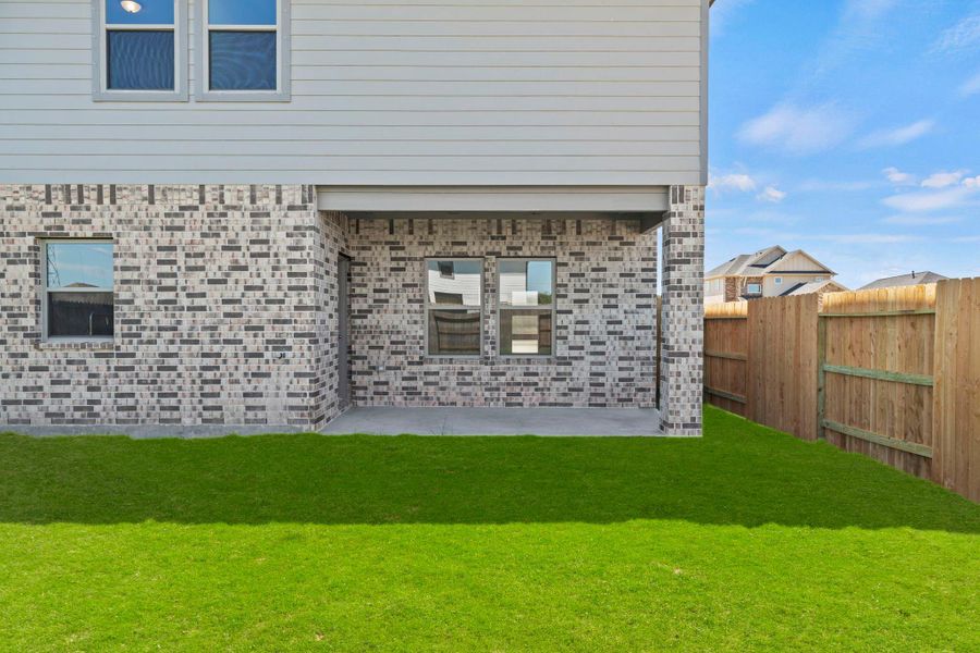 Exterior details and patio area of a home in Creekhaven, Rosharon (Image 3). Exterior details and patio area of a home in Creekhaven, Rosharon (Image 3).