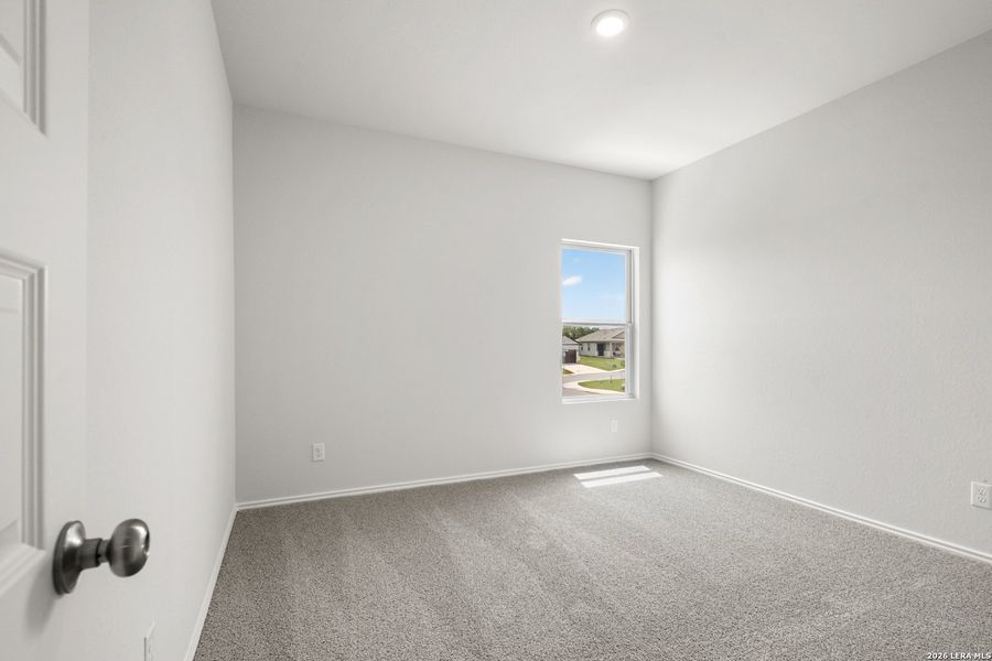 Spacious, unfurnished interior of a new home in Blue Ridge Ranch, San Antonio (Image 22).