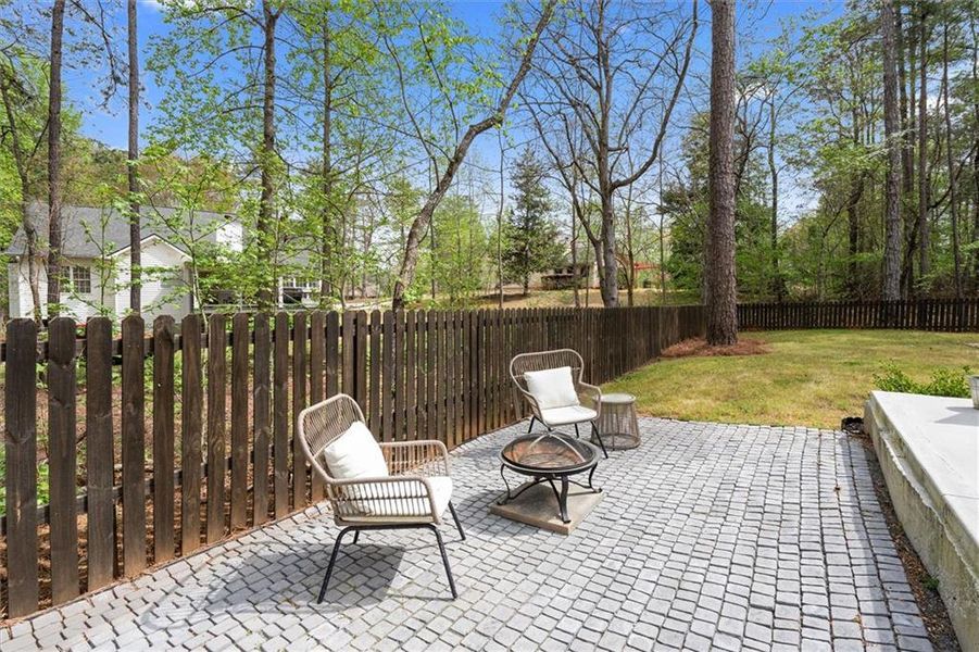 Exterior details and patio area of a home in Fairfield Plantation, Villa Rica (Image 30).