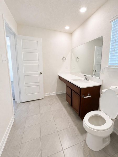 Furnished interior view inside a new home in , Texas City (Image 8).