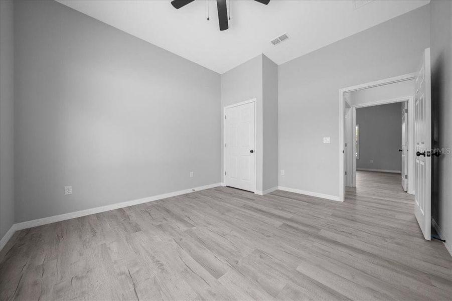 Spacious, unfurnished interior of a new home in , Ocala (Image 30).