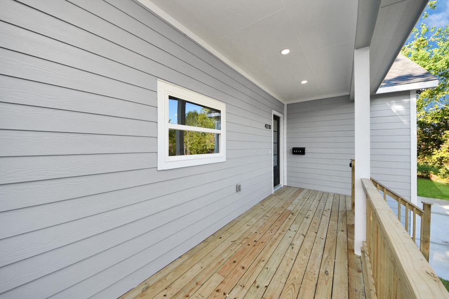 Exterior details and patio area of a home in , Houston (Image 22).