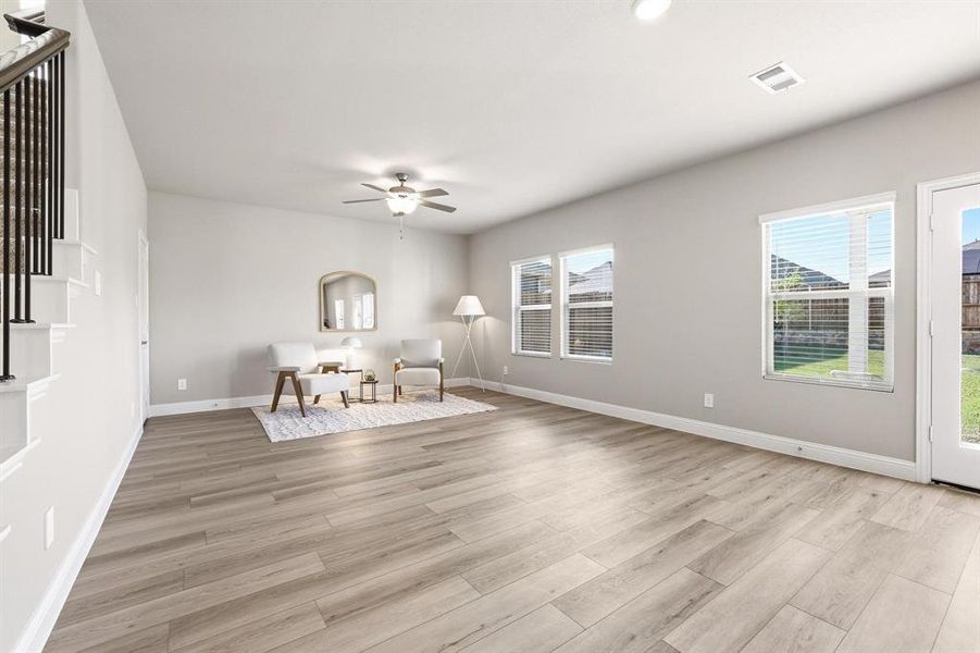 Spacious, unfurnished interior of a new home in Westmoor, Sherman (Image 20).