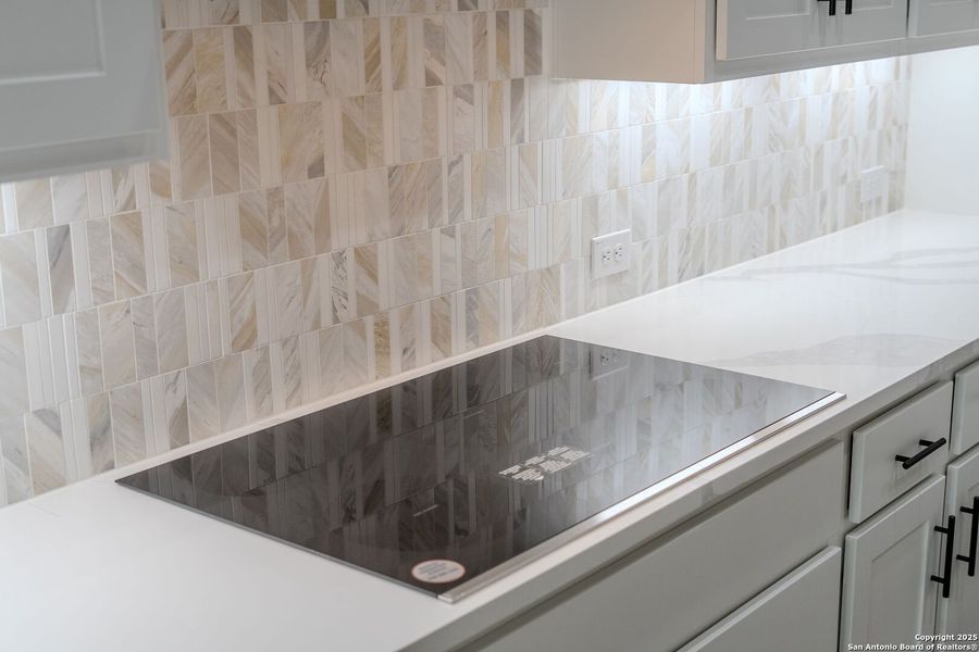 Furnished interior view inside a new home in Arbors at Fair Oaks, Fair Oaks Ranch (Image 16). Furnished interior view inside a new home in Arbors at Fair Oaks, Fair Oaks Ranch (Image 16).