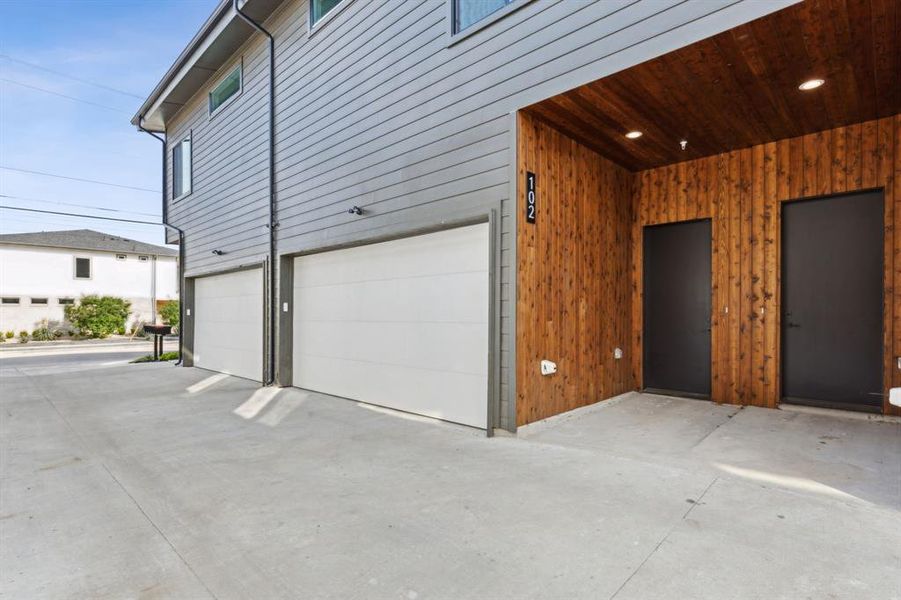 Exterior details and patio area of a home in , Dallas (Image 1).