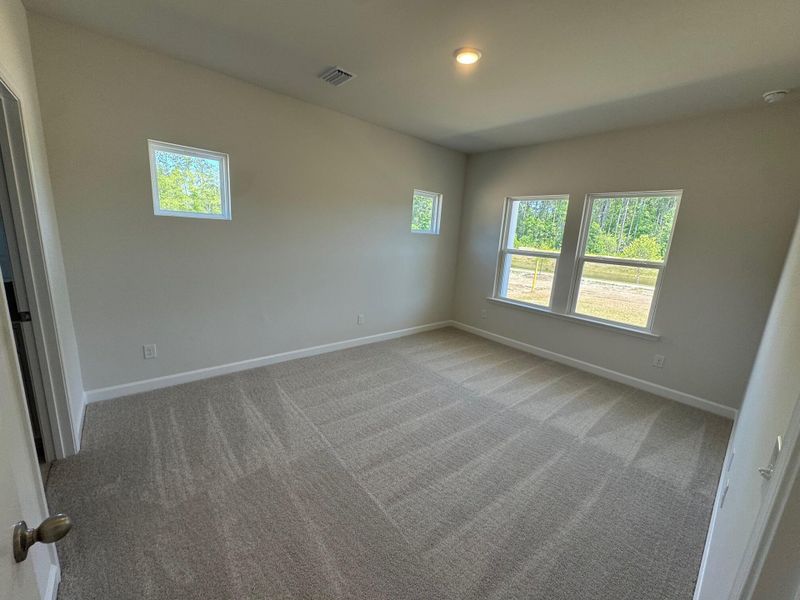 Spacious, unfurnished interior of a new home in , Summerville (Image 14).