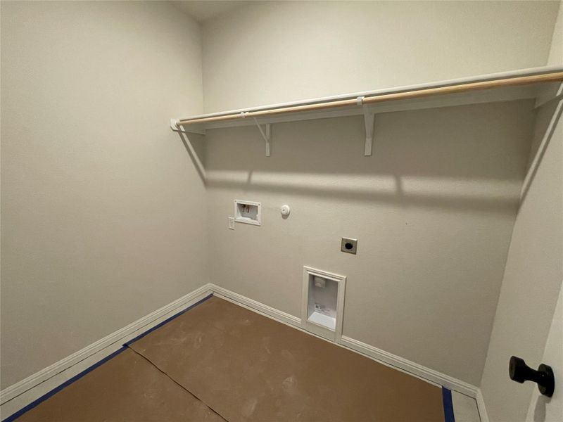 Spacious, unfurnished interior of a new home in Covered Bridge, Hutto (Image 12). Spacious, unfurnished interior of a new home in Covered Bridge, Hutto (Image 12).