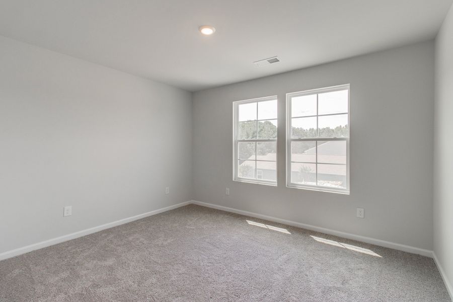 Spacious, unfurnished interior of a new home in Bluefield, Lexington (Image 40).