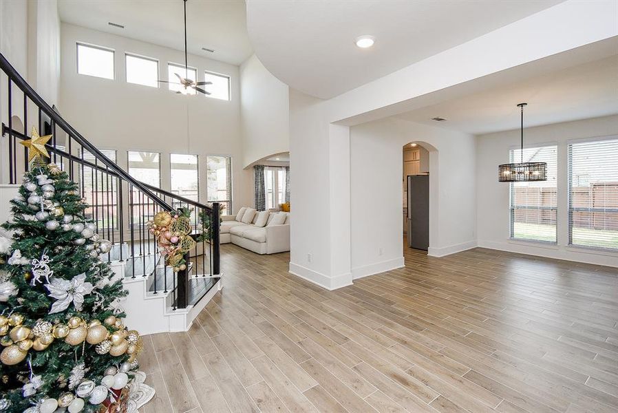 This lovely house features an inviting open floor plan where the kitchen, living room, and dining room seamlessly flow into one another. This design creates a spacious atmosphere, perfect for entertaining guests or enjoying family gatherings.