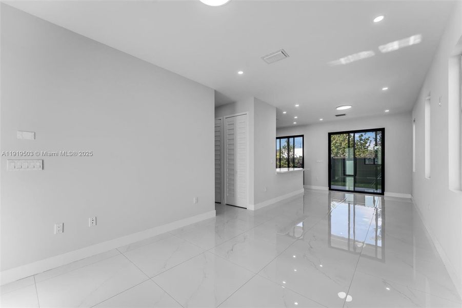 Spacious, unfurnished interior of a new home in , Miami (Image 10).