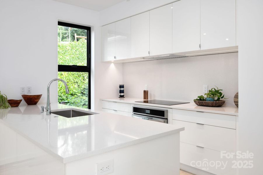 Beautiful and Sleek Kitchen Beautiful and Sleek Kitchen