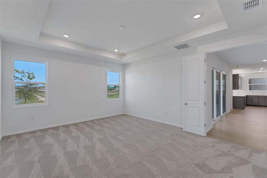 Spacious, unfurnished interior of a new home in Creekside Run at Babcock Ranch, Punta Gorda (Image 25). Spacious, unfurnished interior of a new home in Creekside Run at Babcock Ranch, Punta Gorda (Image 25).