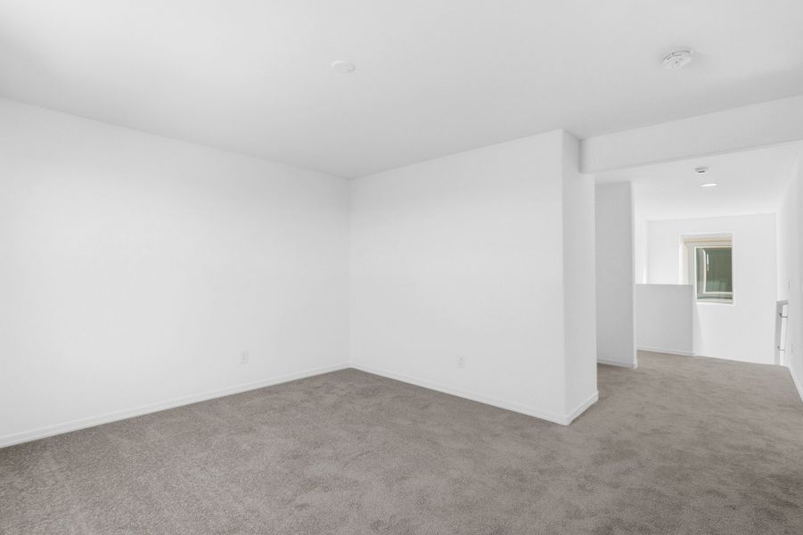 Spacious, unfurnished interior of a new home in Artisan at Asante, Surprise (Image 10).