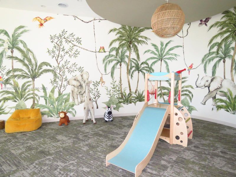 Community amenities in , Miami (Image 11).