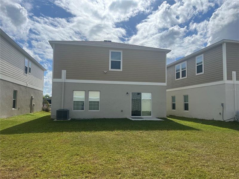 Exterior details and patio area of a home in Pasadena Point, Wesley Chapel (Image 3).
