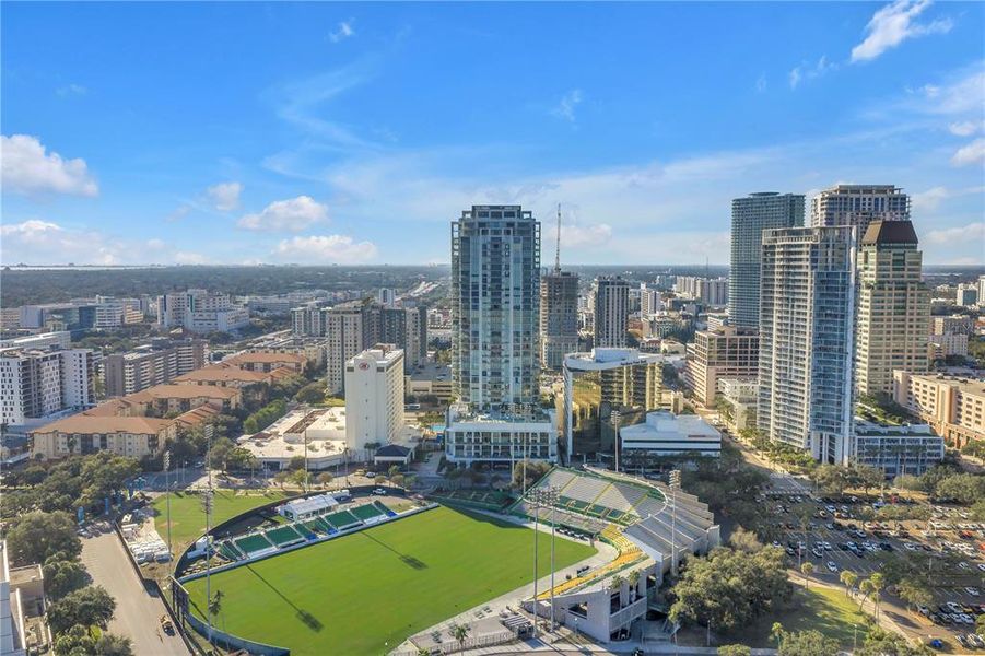Condo located in St. Petersburg, FL showcasing its design and architecture (Image 26).