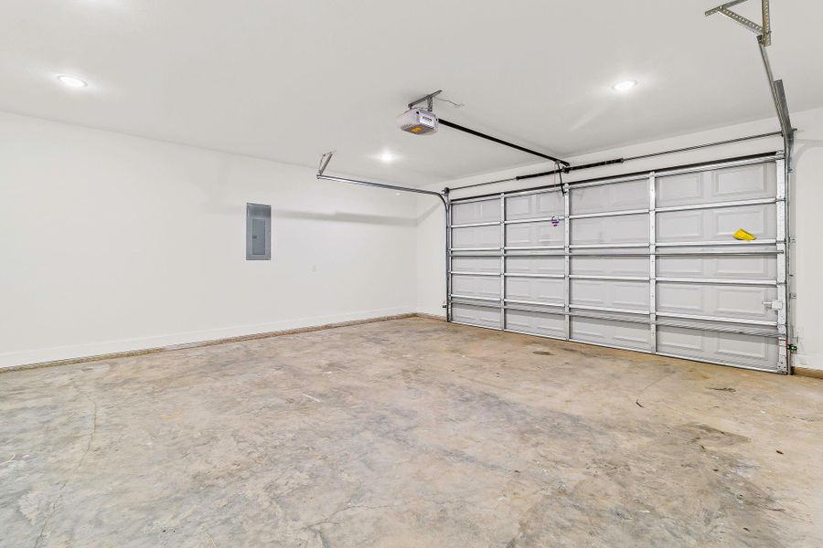 Spacious, unfurnished interior of a new home in , Onalaska (Image 16).