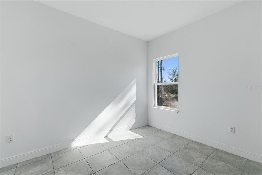 Spacious, unfurnished interior of a new home in , Citrus Springs (Image 14).