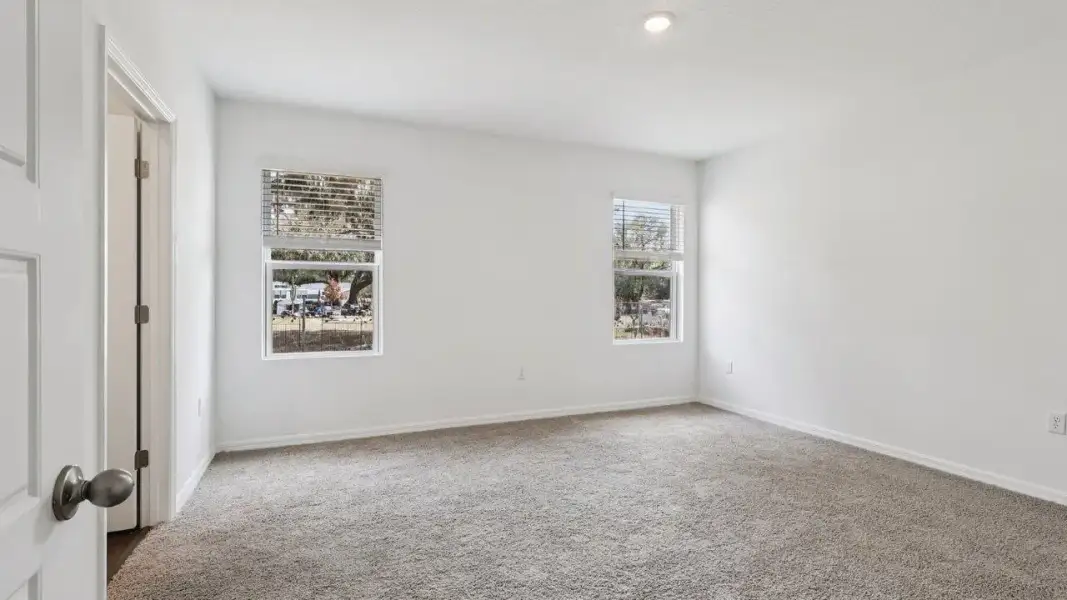 Spacious, unfurnished interior of a new home in Cascades, Davenport (Image 24).