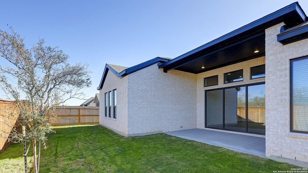 Exterior details and patio area of a home in Vida 50', San Antonio (Image 3).
